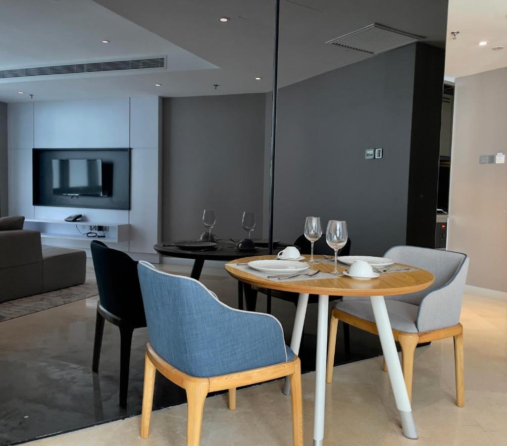 Fraser Place Puteri Harbour Nusajaya  Kültér fotó A dining room in a condominium