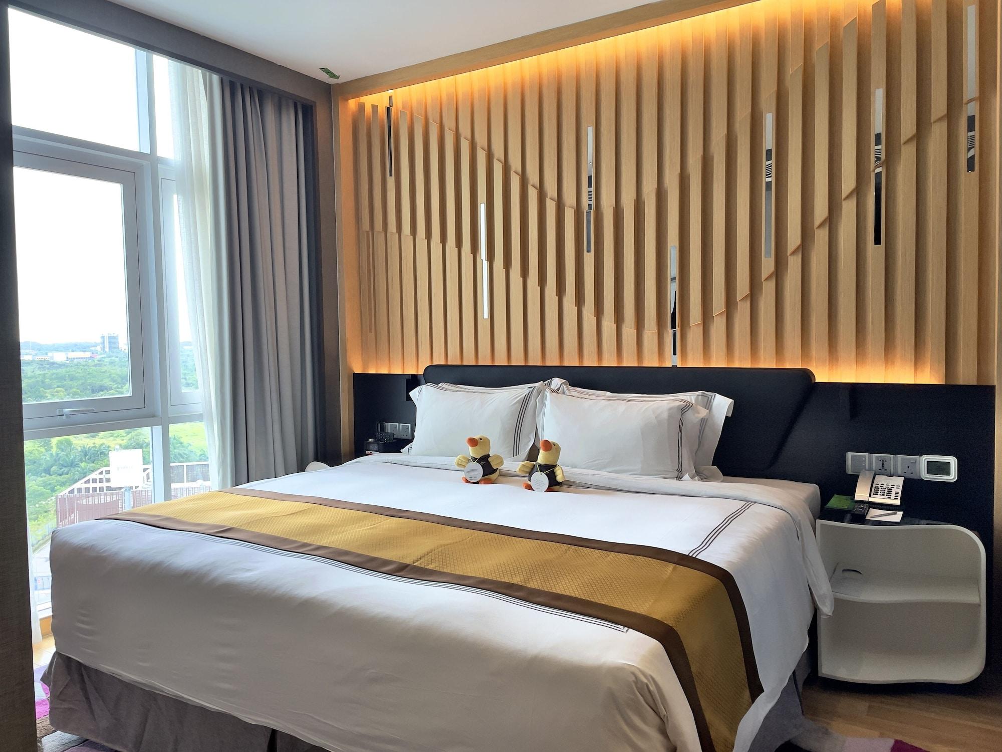 Fraser Place Puteri Harbour Nusajaya  Kültér fotó A bedroom in a hotel