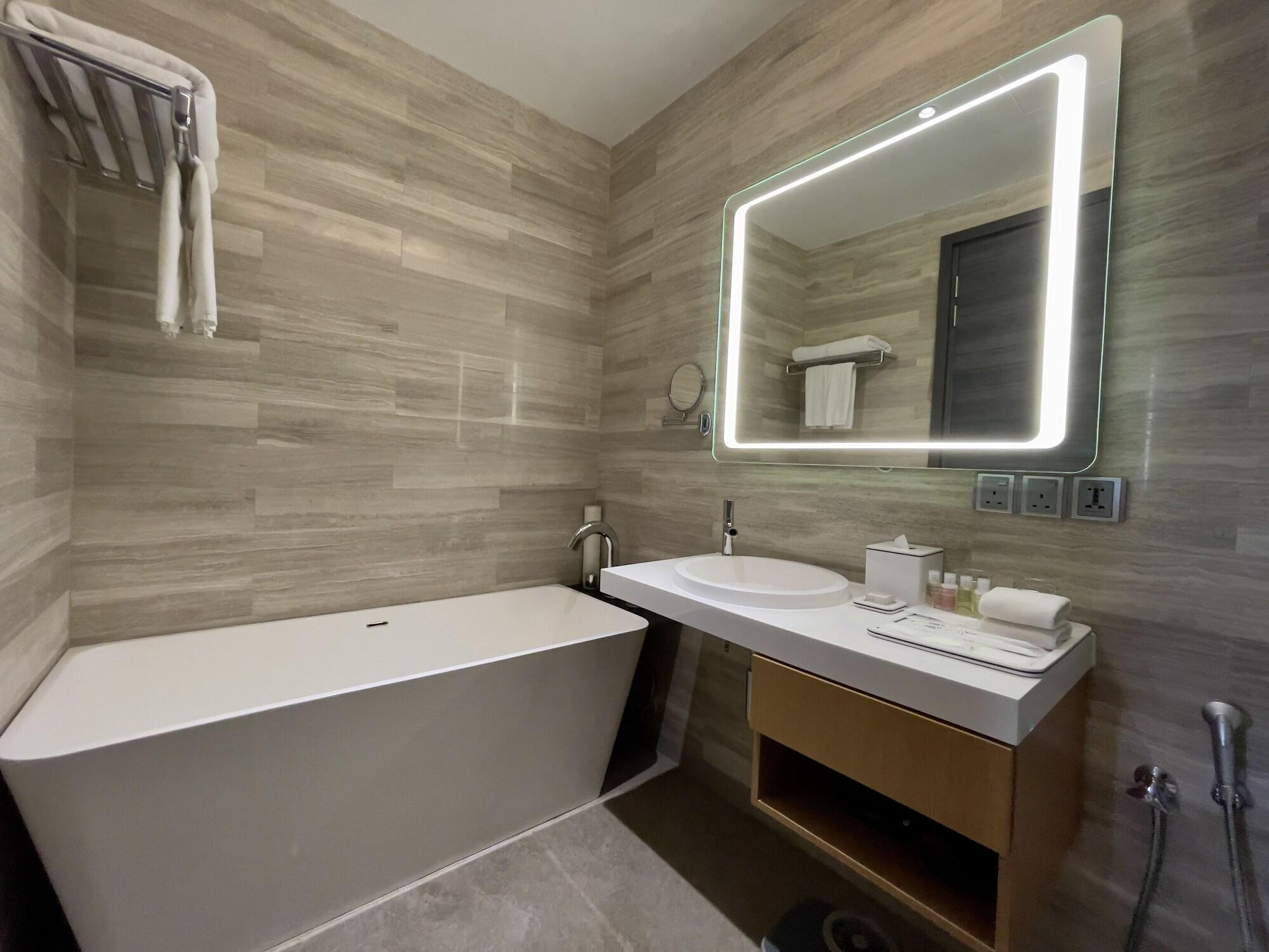 Fraser Place Puteri Harbour Nusajaya  Kültér fotó Bathroom