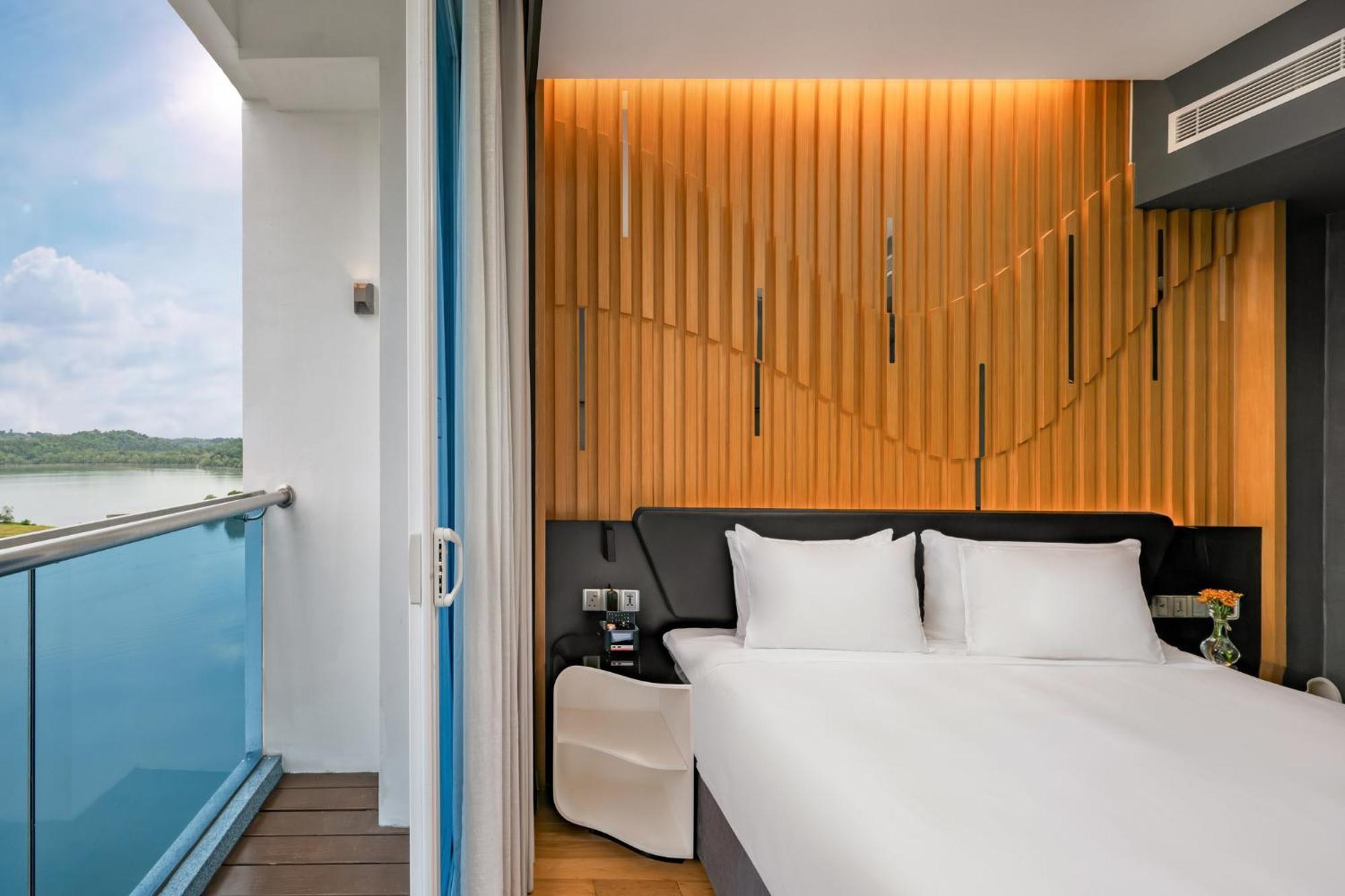Fraser Place Puteri Harbour Nusajaya  Kültér fotó Deluxe Room