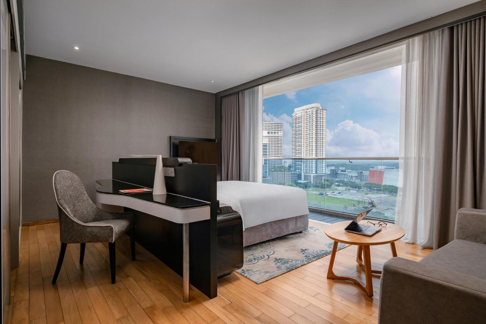 Fraser Place Puteri Harbour Nusajaya  Kültér fotó Suite room