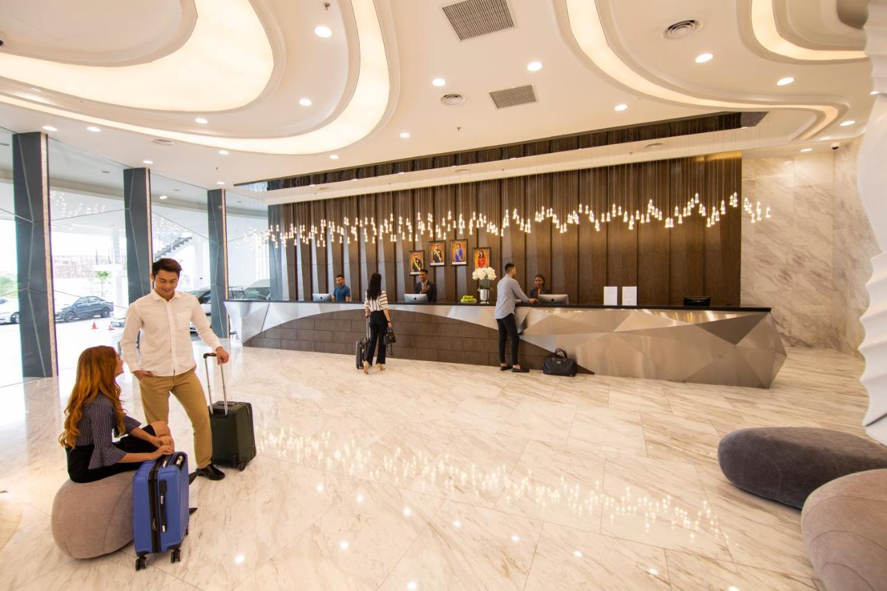 Fraser Place Puteri Harbour Nusajaya  Kültér fotó Lobby