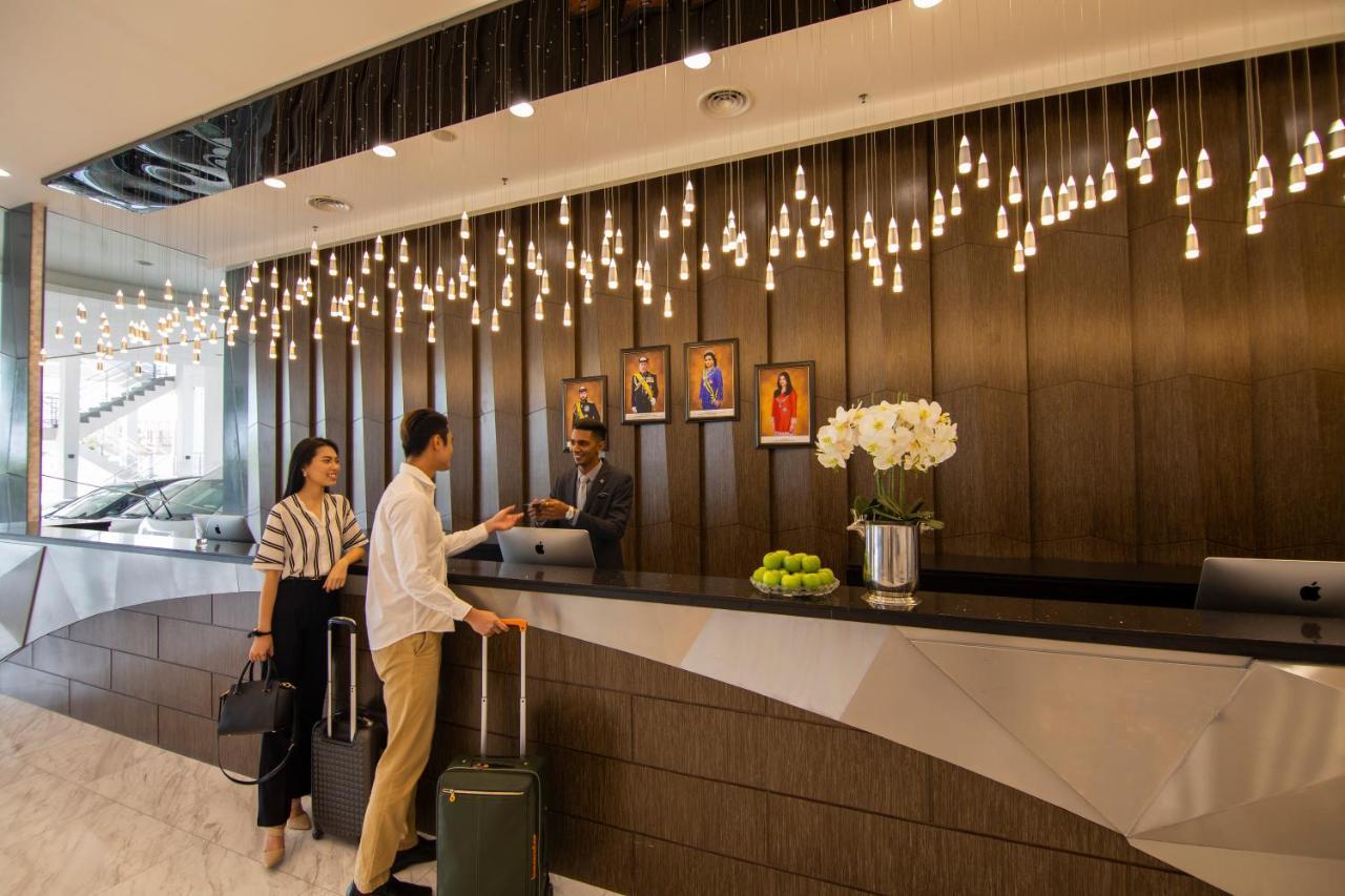 Fraser Place Puteri Harbour Nusajaya  Kültér fotó The lobby of the hotel